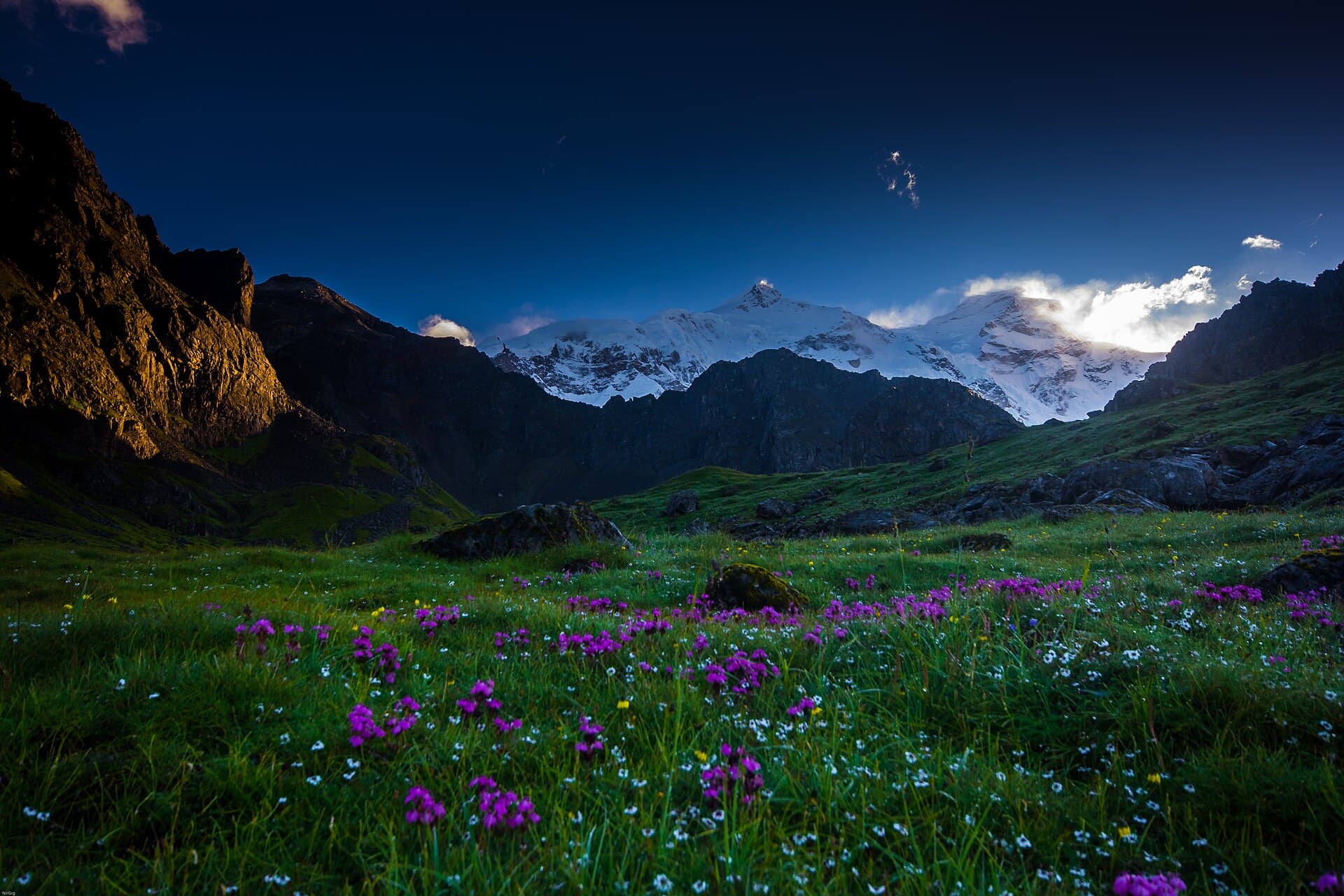 Manaslu And Tsum Valley Trek