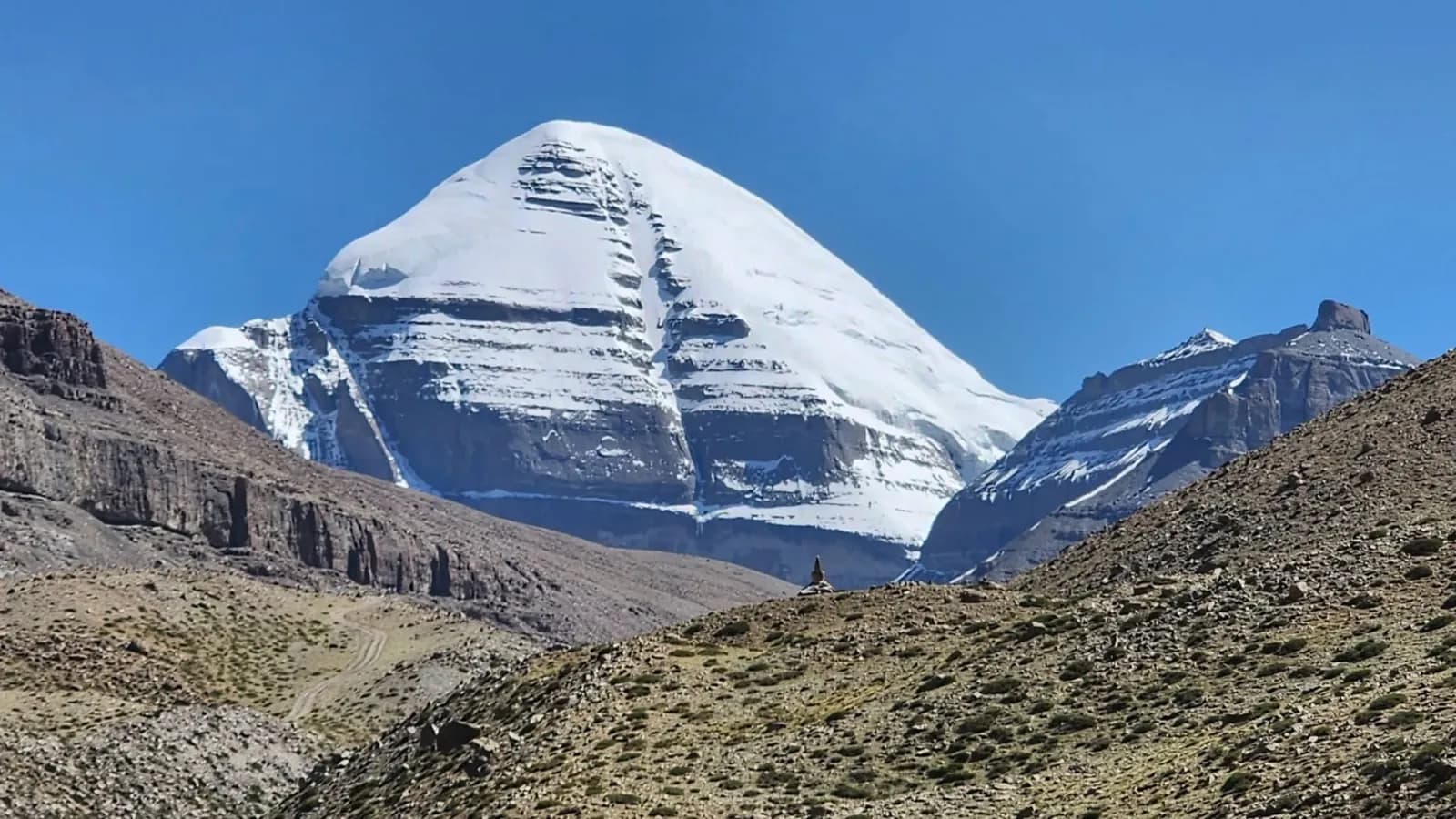 Day 10, Drive to Darchen and Tarboche, trek to Diraphuk, photo 3 of 3