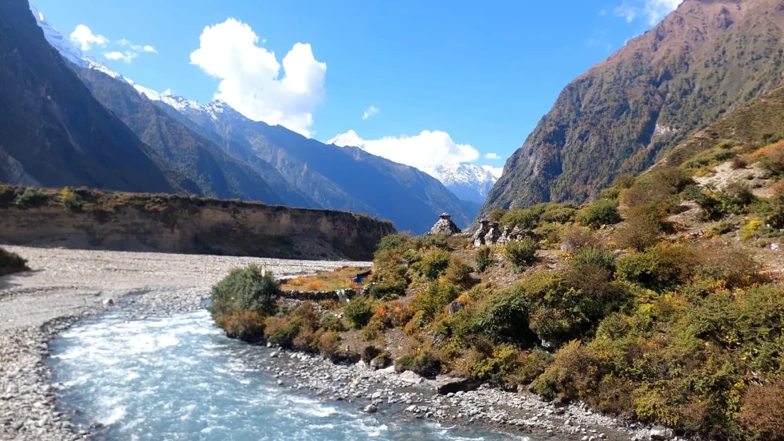 Day 12, Cross the Larkya La pass (5,106 m) to Bimthang (3,590 m)